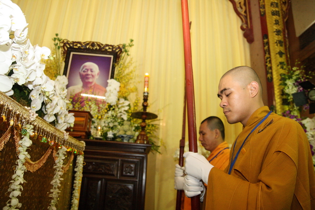 Chùm ảnh: Các đoàn viếng tang lễ HT. Thích Minh Châu - Chiều 06/09/2012
