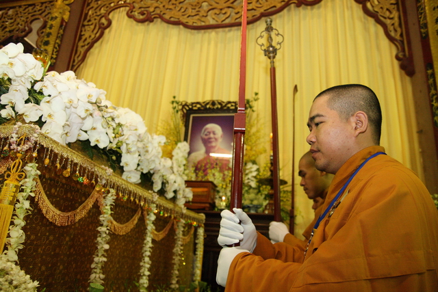Chùm ảnh: Các đoàn viếng tang lễ HT. Thích Minh Châu - Chiều 06/09/2012