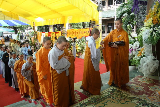 Chùm ảnh: Các đoàn viếng tang lễ HT. Thích Minh Châu - Sáng 07/09/2012