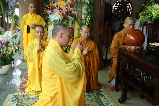 Chùm ảnh: Các đoàn viếng tang lễ HT. Thích Minh Châu - Sáng 07/09/2012