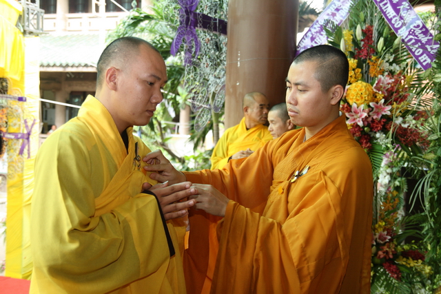 Chùm ảnh: Các đoàn viếng tang lễ HT. Thích Minh Châu - Sáng 07/09/2012