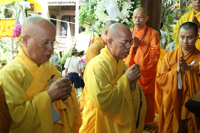 Chùm ảnh: Các đoàn viếng tang lễ HT. Thích Minh Châu - Sáng 07/09/2012