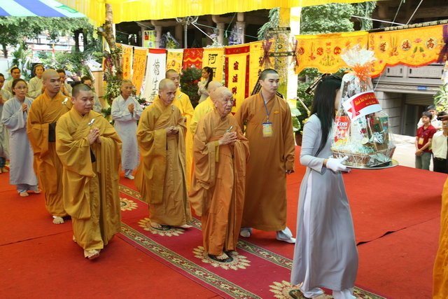 Chùm ảnh: Các đoàn viếng tang lễ HT. Thích Minh Châu - Sáng 07/09/2012