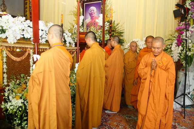 Chùm ảnh: Các đoàn viếng tang lễ HT. Thích Minh Châu - Chiều 07/09/2012 - Phần 1