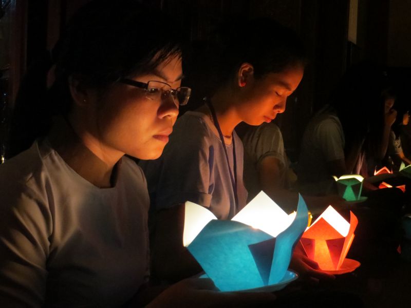 Khóa tu Thiện Tài Đồng Tử III: trầm lắng và cảm động đêm thắp nến tri ân