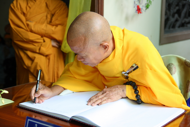Chùm ảnh: Các đoàn viếng tang lễ HT. Thích Minh Châu - Chiều 07/09/2012 - Phần 1