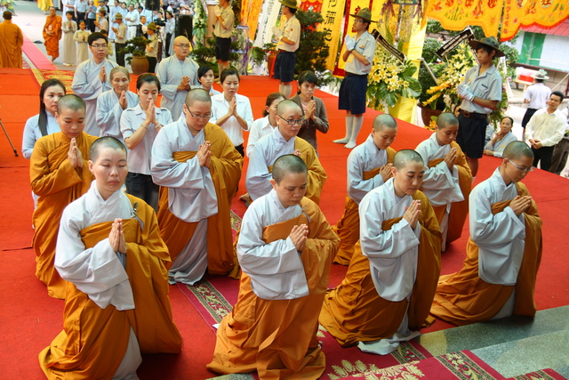 Chùm ảnh: Các đoàn viếng tang lễ HT. Thích Minh Châu - Chiều 07/09/2012 - Phần 1