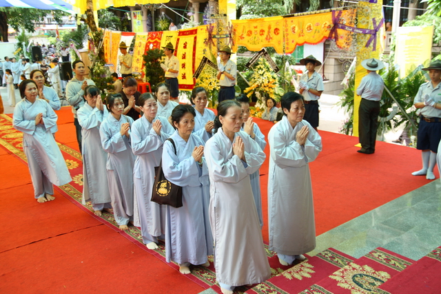 Chùm ảnh: Các đoàn viếng tang lễ HT. Thích Minh Châu - Chiều 07/09/2012 - Phần 1