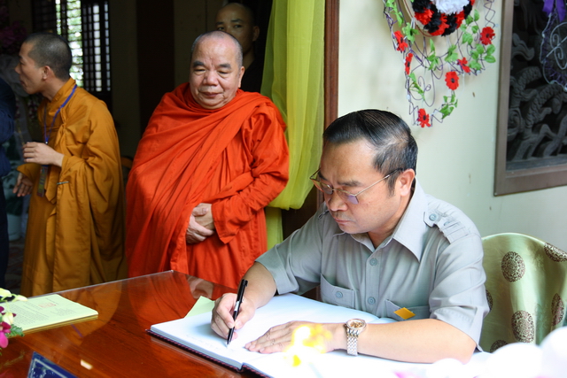 Chùm ảnh: Các đoàn viếng tang lễ HT. Thích Minh Châu - Chiều 07/09/2012 - Phần 1
