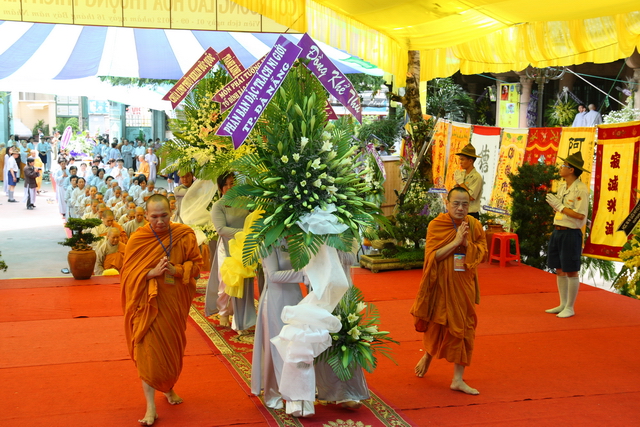 Chùm ảnh: Các đoàn viếng tang lễ HT. Thích Minh Châu - Chiều 07/09/2012 - Phần 1