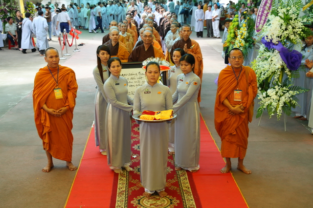 Chùm ảnh: Các đoàn viếng tang lễ HT. Thích Minh Châu - Chiều 07/09/2012 - Phần 1