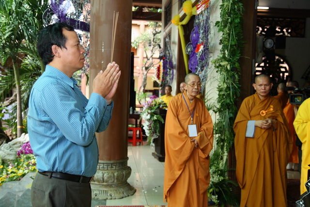 Chùm ảnh: Các đoàn viếng tang lễ HT. Thích Minh Châu - Chiều 07/09/2012 - Phần 1