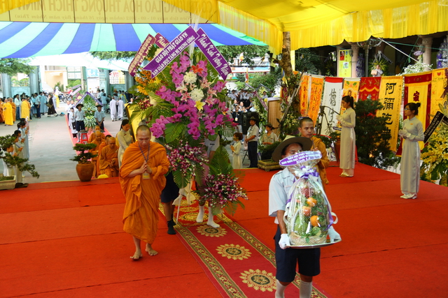Chùm ảnh: Các đoàn viếng tang lễ HT. Thích Minh Châu - Chiều 07/09/2012 - Phần 1
