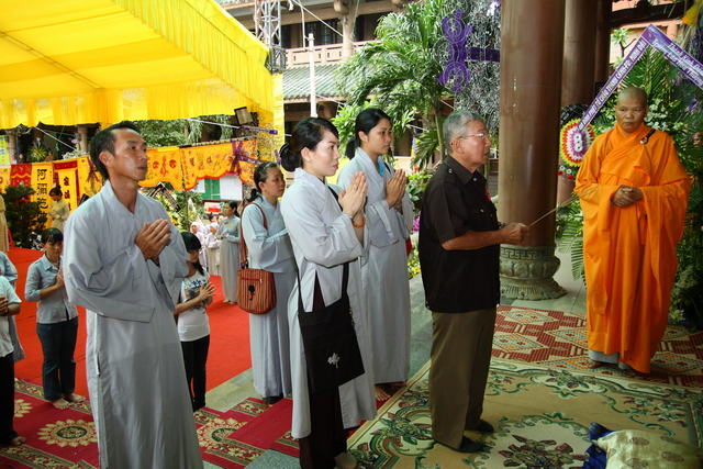Chùm ảnh: Các đoàn viếng tang lễ HT. Thích Minh Châu - Chiều 07/09/2012 - Phần 1