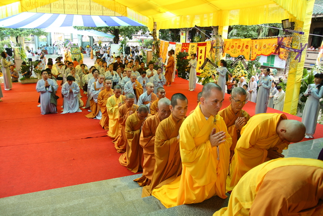 Chùm ảnh: Các đoàn viếng tang lễ HT. Thích Minh Châu - Chiều 07/09/2012 - Phần 1