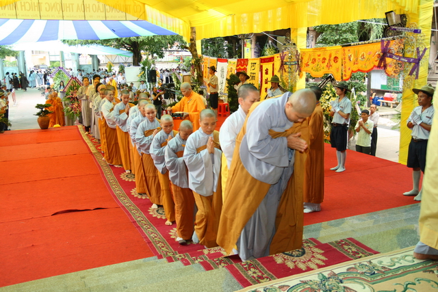 Chùm ảnh: Các đoàn viếng tang lễ HT. Thích Minh Châu - Chiều 07/09/2012 - Phần 2