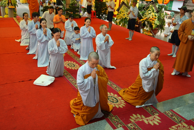 Chùm ảnh: Các đoàn viếng tang lễ HT. Thích Minh Châu - Chiều 07/09/2012 - Phần 2