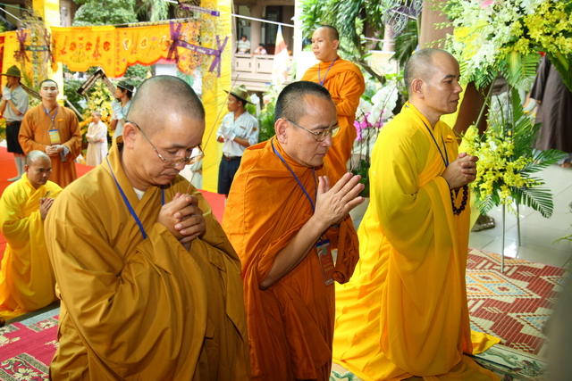 Chùm ảnh: Các đoàn viếng tang lễ HT. Thích Minh Châu - Chiều 07/09/2012 - Phần 2