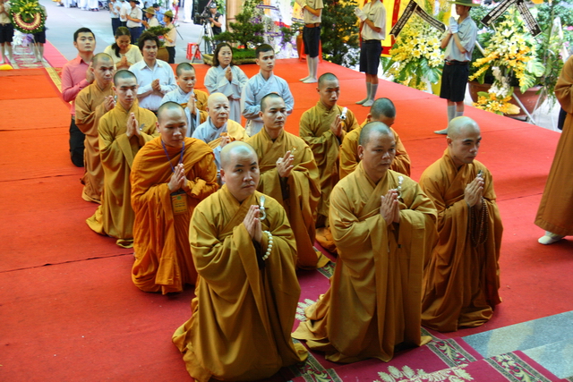 Chùm ảnh: Các đoàn viếng tang lễ HT. Thích Minh Châu - Chiều 07/09/2012 - Phần 2