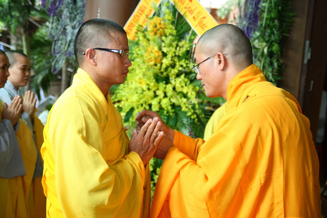 Chùm ảnh: Các đoàn viếng tang lễ HT. Thích Minh Châu - Chiều 07/09/2012 - Phần 2