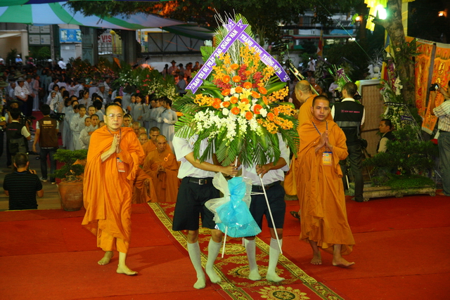 Chùm ảnh: Các đoàn viếng tang lễ HT. Thích Minh Châu - Chiều 07/09/2012 - Phần 2