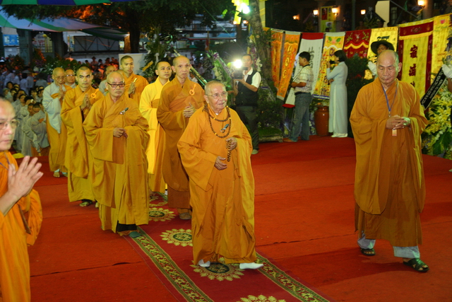 Chùm ảnh: Các đoàn viếng tang lễ HT. Thích Minh Châu - Chiều 07/09/2012 - Phần 2
