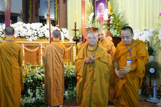 Chùm ảnh: Các đoàn viếng tang lễ HT. Thích Minh Châu - Chiều 07/09/2012 - Phần 2