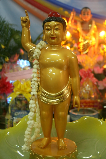 Chùm ảnh: Lễ tắm Phật tại chùa Giác Ngộ - Phật đản PL 2556