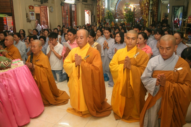 Chùm ảnh: Lễ tắm Phật tại chùa Giác Ngộ - Phật đản PL 2556
