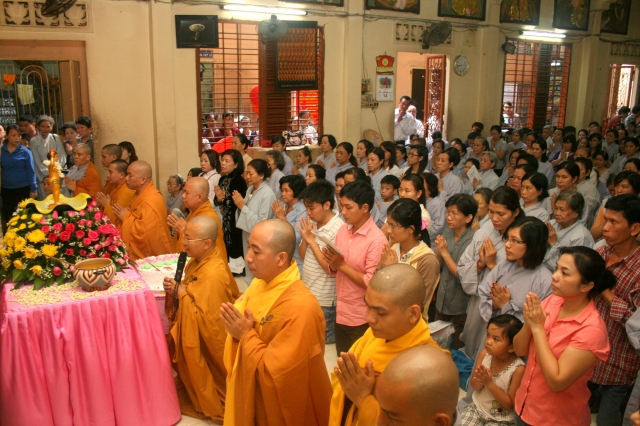 Chùm ảnh: Lễ tắm Phật tại chùa Giác Ngộ - Phật đản PL 2556