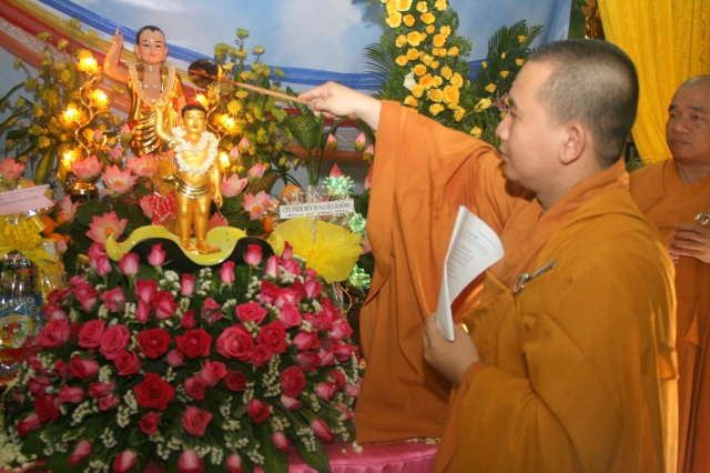 Chùm ảnh: Lễ tắm Phật tại chùa Giác Ngộ - Phật đản PL 2556