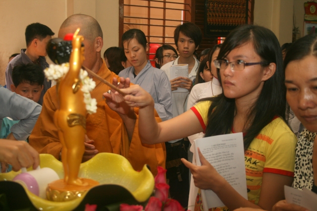 Chùm ảnh: Lễ tắm Phật tại chùa Giác Ngộ - Phật đản PL 2556