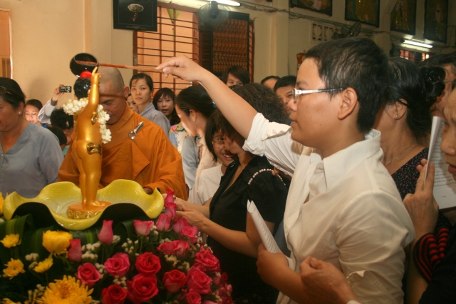 Chùm ảnh: Lễ tắm Phật tại chùa Giác Ngộ - Phật đản PL 2556