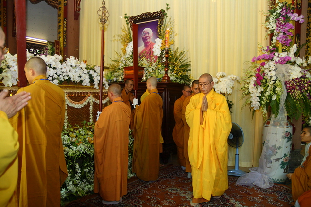 Chùm ảnh: Các đoàn viếng tang lễ HT. Thích Minh Châu - Sáng 08/09/2012