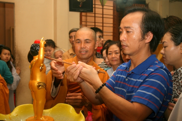 Chùm ảnh: Lễ tắm Phật tại chùa Giác Ngộ - Phật đản PL 2556