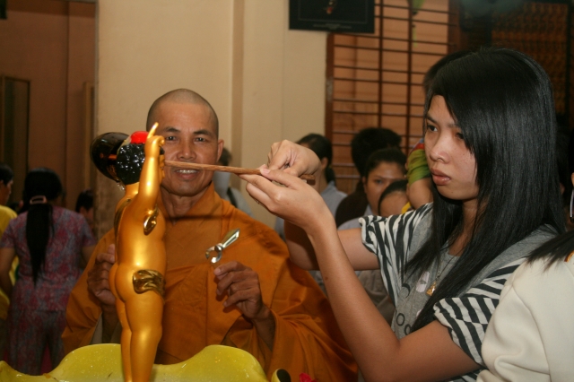 Chùm ảnh: Lễ tắm Phật tại chùa Giác Ngộ - Phật đản PL 2556