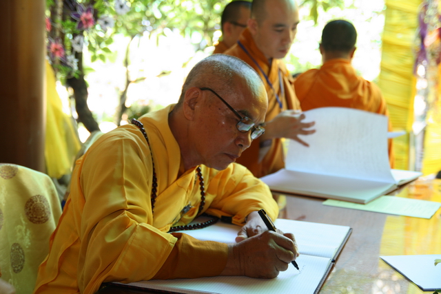 Chùm ảnh: Các đoàn viếng tang lễ HT. Thích Minh Châu - Sáng 08/09/2012