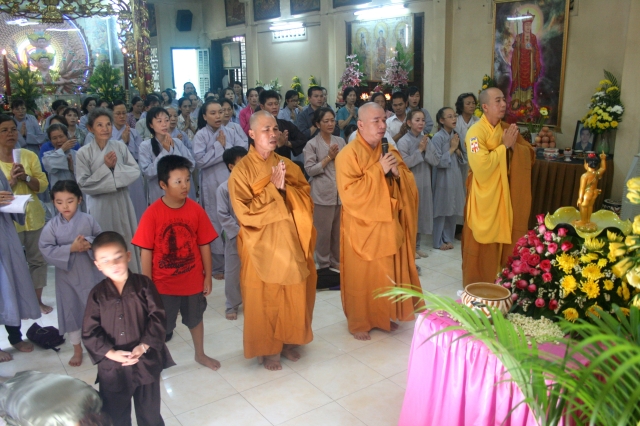 Chùm ảnh: Lễ tắm Phật tại chùa Giác Ngộ - Phật đản PL 2556