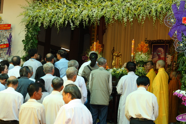 Chùm ảnh: Các đoàn viếng tang lễ HT. Thích Minh Châu - Sáng 08/09/2012
