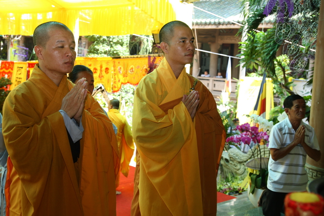 Chùm ảnh: Các đoàn viếng tang lễ HT. Thích Minh Châu - Sáng 08/09/2012