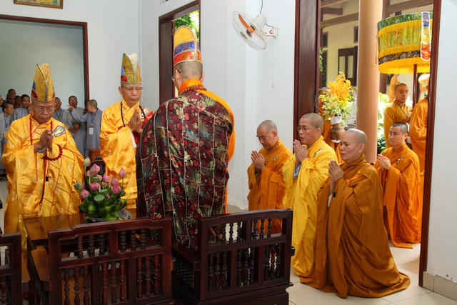 Chùm ảnh: Các đoàn viếng tang lễ HT. Thích Minh Châu - Sáng 08/09/2012