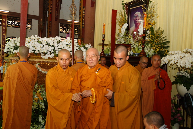 Chùm ảnh: Các đoàn viếng tang lễ HT. Thích Minh Châu - Chiều 08/09/2012