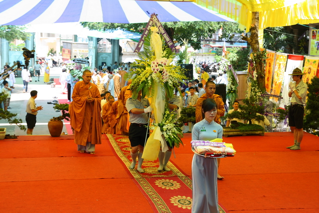 Chùm ảnh: Các đoàn viếng tang lễ HT. Thích Minh Châu - Chiều 08/09/2012