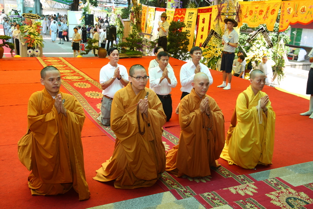 Chùm ảnh: Các đoàn viếng tang lễ HT. Thích Minh Châu - Chiều 08/09/2012