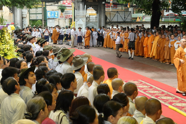Vạn Hạnh: Lễ tống biệt nhục thân cố HT. Thượng Minh hạ Châu về cõi Phật