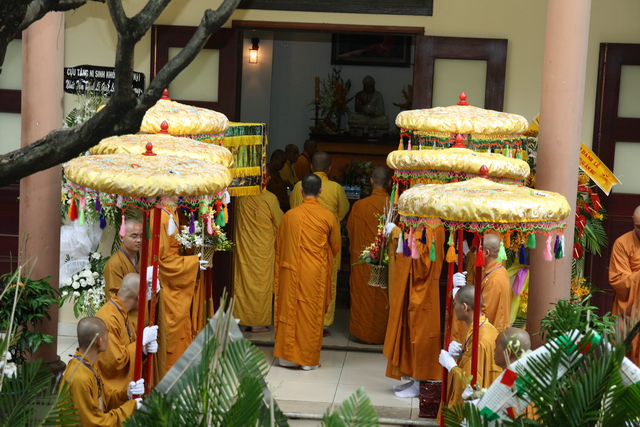 Vạn Hạnh: Lễ tống biệt nhục thân cố HT. Thượng Minh hạ Châu về cõi Phật