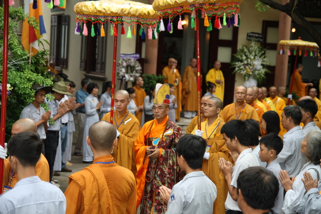 Vạn Hạnh: Lễ tống biệt nhục thân cố HT. Thượng Minh hạ Châu về cõi Phật