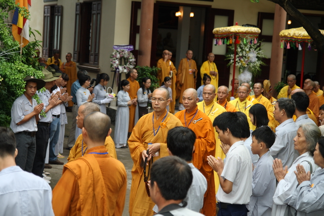 Vạn Hạnh: Lễ tống biệt nhục thân cố HT. Thượng Minh hạ Châu về cõi Phật