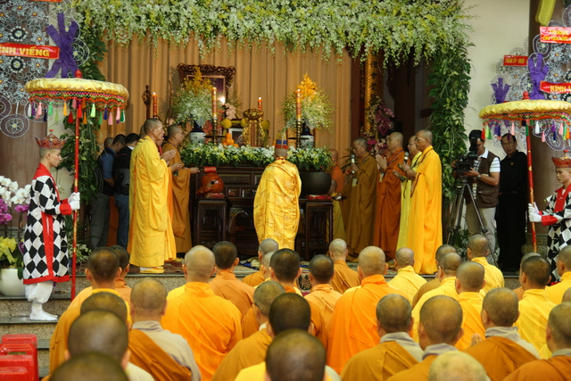 Vạn Hạnh: Lễ tống biệt nhục thân cố HT. Thượng Minh hạ Châu về cõi Phật