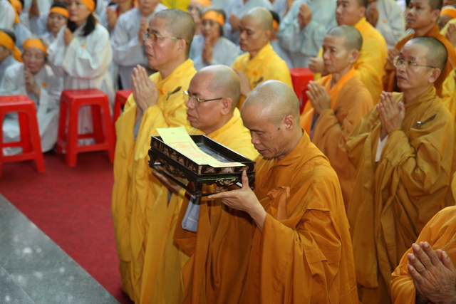 Vạn Hạnh: Lễ tống biệt nhục thân cố HT. Thượng Minh hạ Châu về cõi Phật